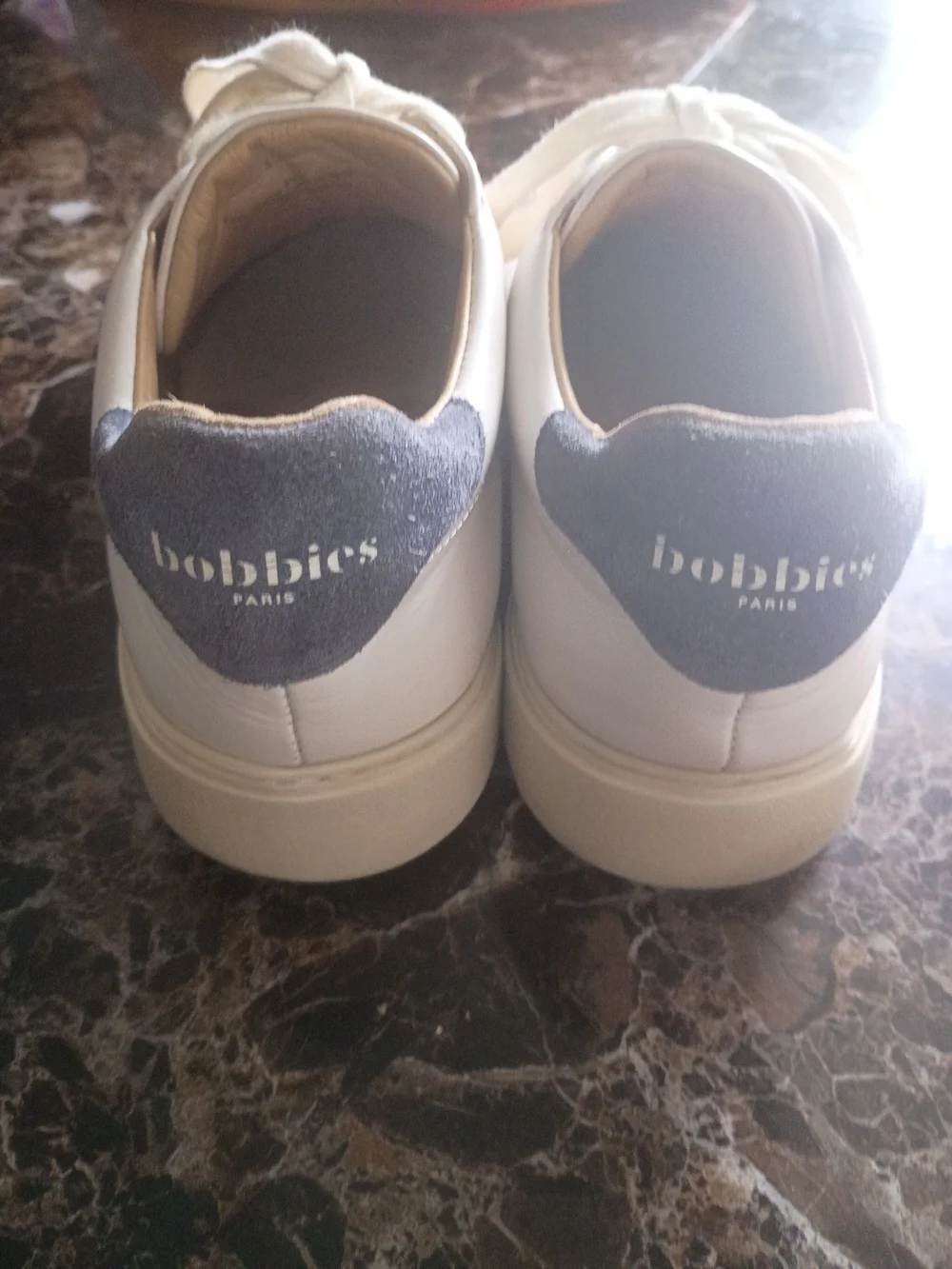 Men’s White Leather Low-Top Sneakers with Gray Heel Accent